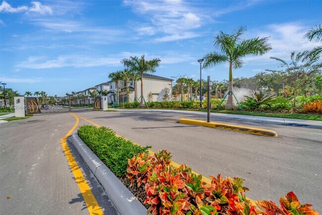 Building Photo - 1427 SW 23rd St