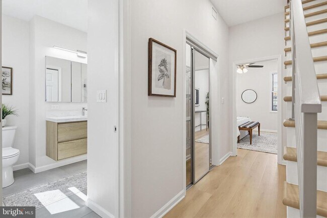 Building Photo - 843 E Lombard St