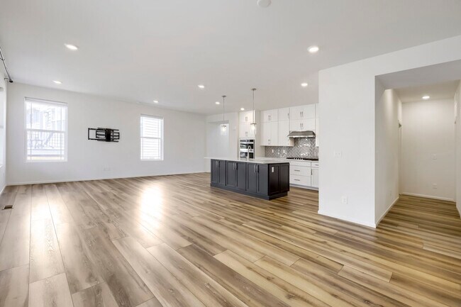 Building Photo - 17214 W 94th Ave