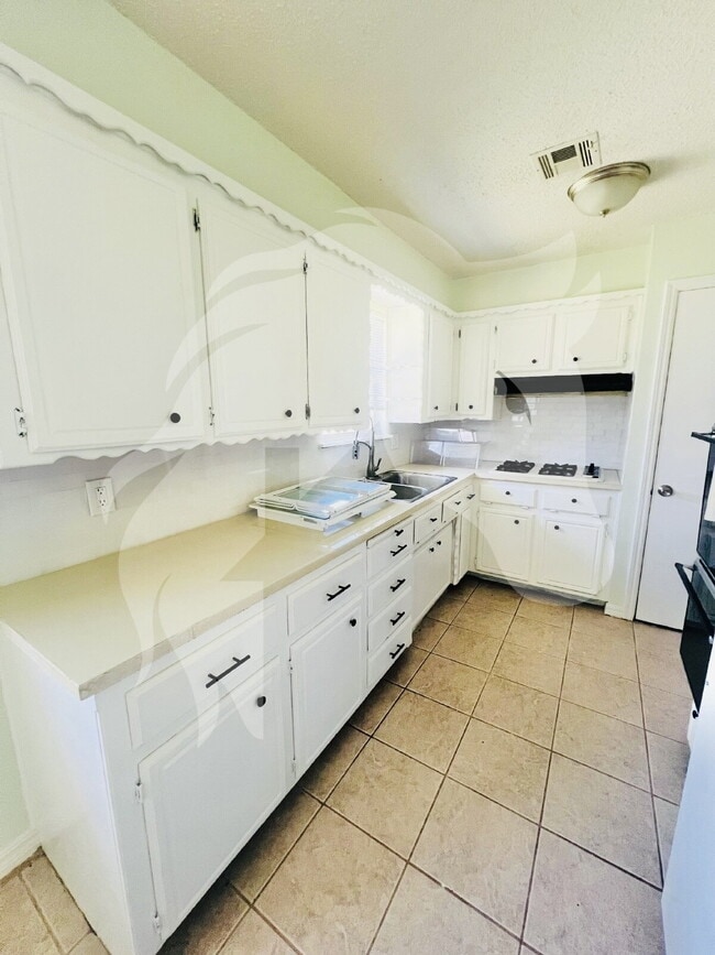 Building Photo - 840 N Windermere Dr