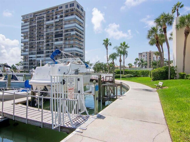 Building Photo - 7540 Bay Island Dr S