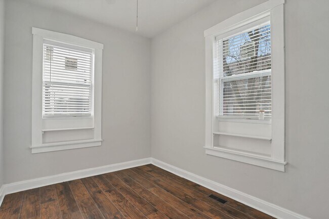 Building Photo - 511 Schirmer St