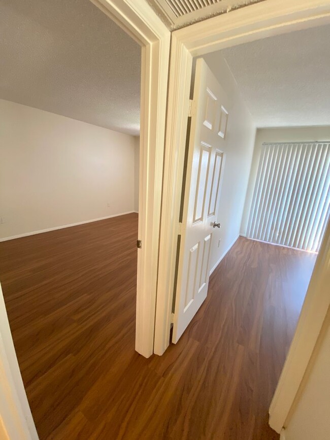 Building Photo - MOVE IN SPECIAL! 50% OFF FEBRUARY RENT! 2 ...