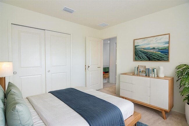 Building Photo - 402 Sequoia Dr