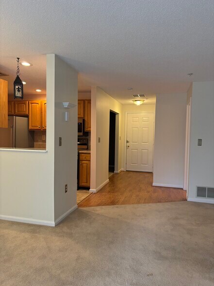 Building Photo - 12 Ledgewood Hills Dr