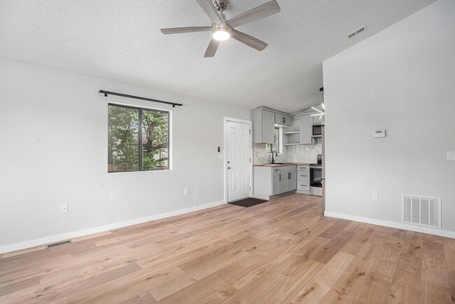 Building Photo - Upper-Level Duplex | $1,850/mo | All Utili...
