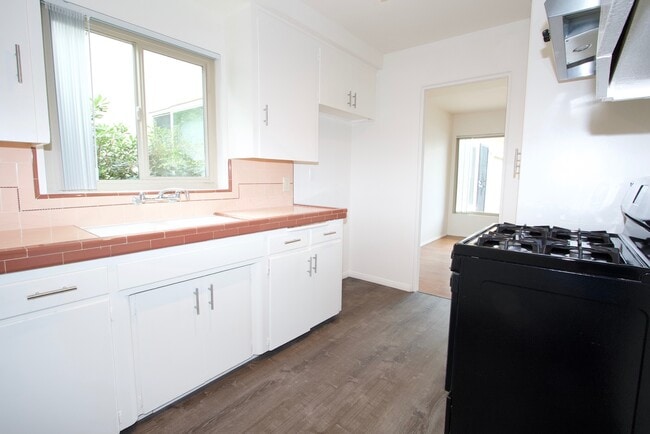 Building Photo - Centrally located 1 Bedroom 1 Bath Apartment Near SDSU & Talmadge!