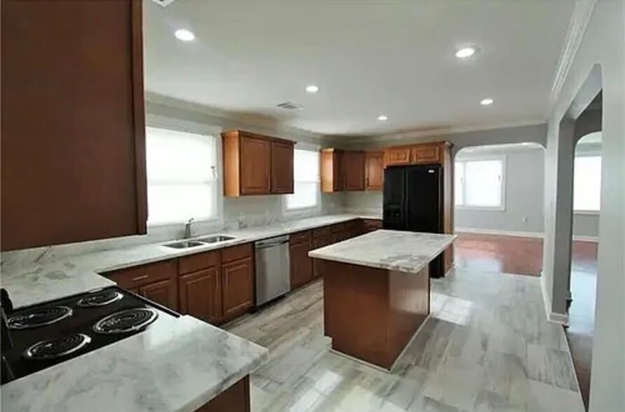 Building Photo - 5437 Vermillion Blvd