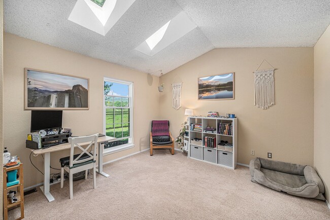 Building Photo - Aug 2025 - 2 Bedroom 1.5 Bathroom Townhome...