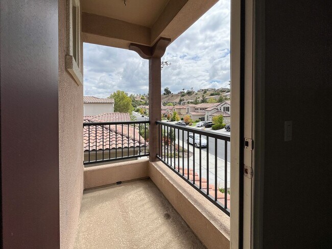 Building Photo - 5bd/3ba, 3969 sq ft Home in Gated Community in Vista!