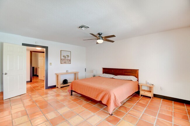 Building Photo - Paradise Palms – No neighbors behind you –...