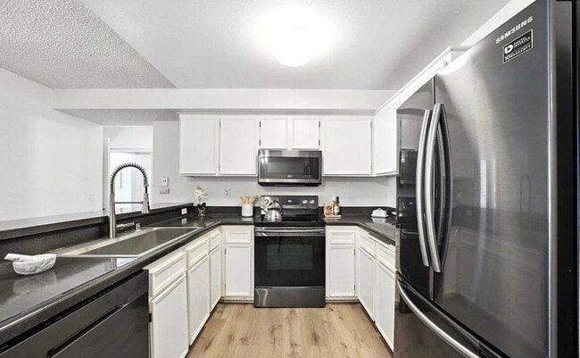 Building Photo - This 1-bedroom, 1-bathroom unit offers an ideal blend of comfort, convenience, and community