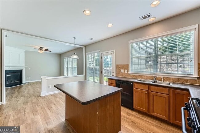 Building Photo - 2310 Vistoria Dr