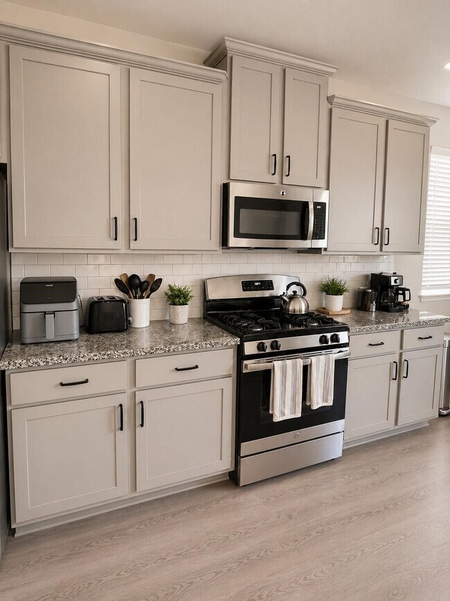 Building Photo - 221 Ashley Way