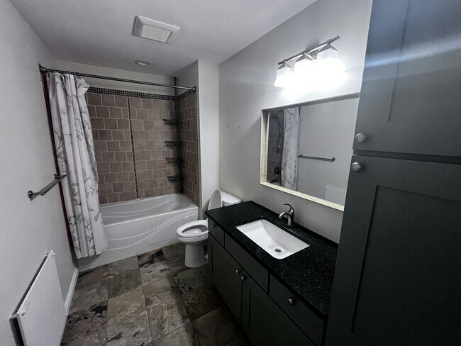 Building Photo - 13620 Batten Rd NE