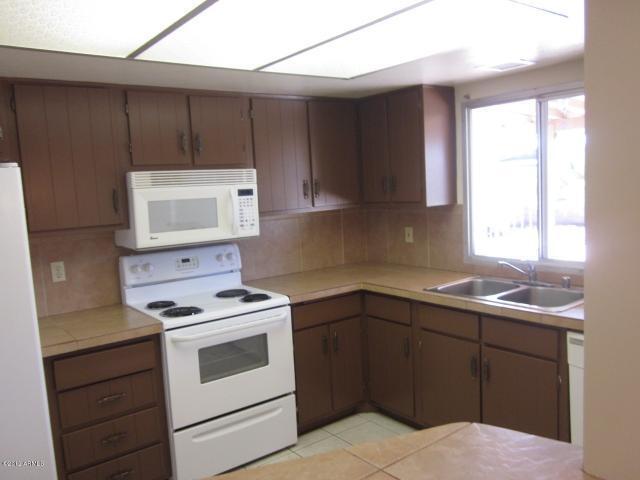 Building Photo - Tempe 4 Bed/ 2 Bath Single Story with Pool and Full Pool Service