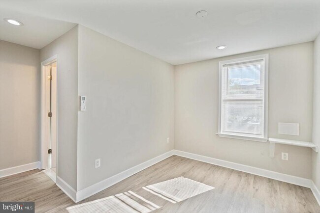 Building Photo - 3819 Roland Ave