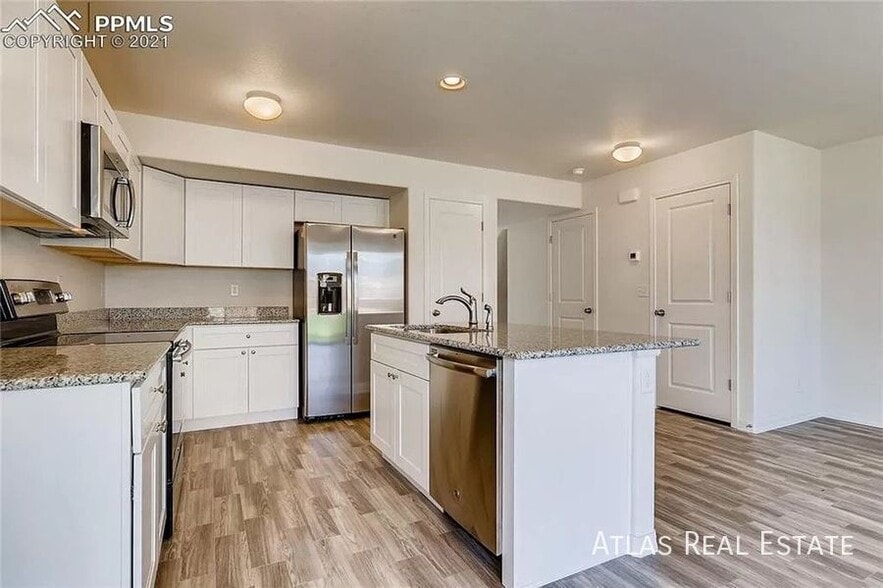 Building Photo - 840 Endeavor Wy