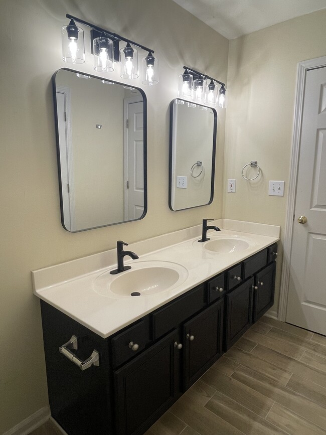 Building Photo - 4085 Ancroft Cir