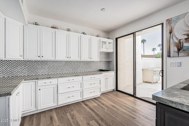 Building Photo - 10113 E Topaz Dr