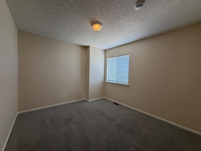 Building Photo - ~Available Now~ Beautiful Home in cul-de-sac with Open Floor Plan, Spacious Loft & Private Fenced...