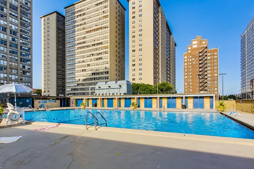 Building Photo - 655 W Irving Park Rd