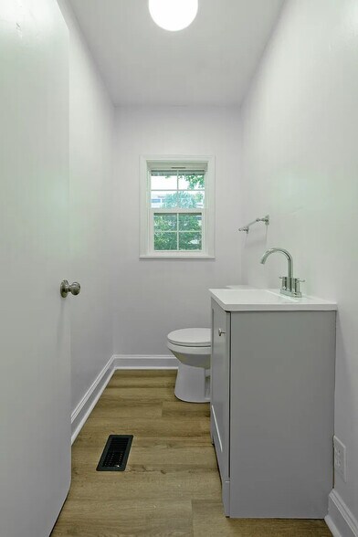 Building Photo - 808 Glenwood Dr