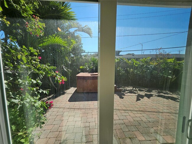 Building Photo - 2016 NE 26th Dr