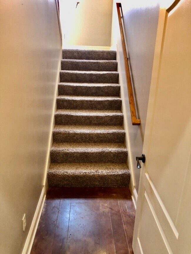 Building Photo - GATED NORRIS FERRY LANDING-BEAUTIFUL 4/2 HOME