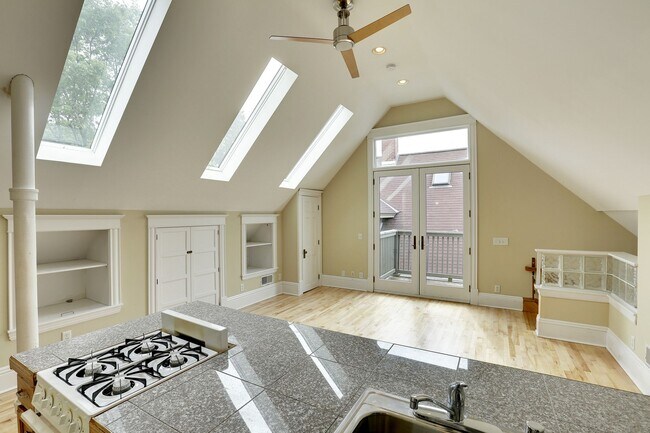 Building Photo - 3302 Harriet Ave