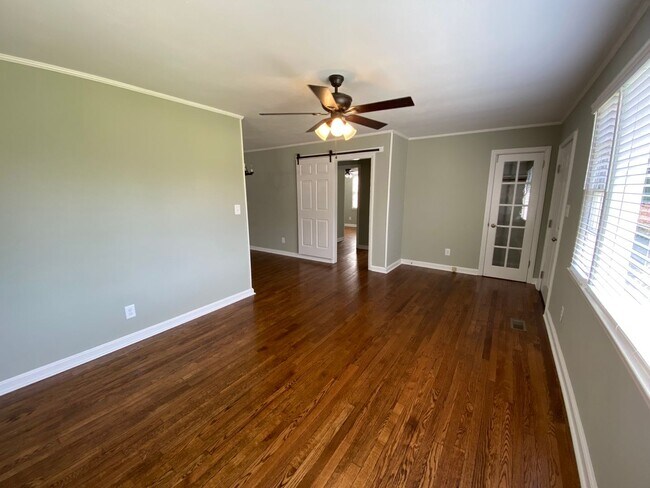 Building Photo - Adorable and Updated 3BR, 2BA Brick Ranch in the heart of Martinez!