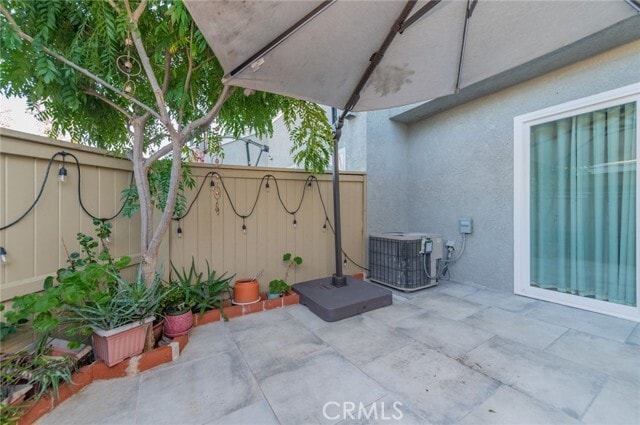 Building Photo - 7 Fairside