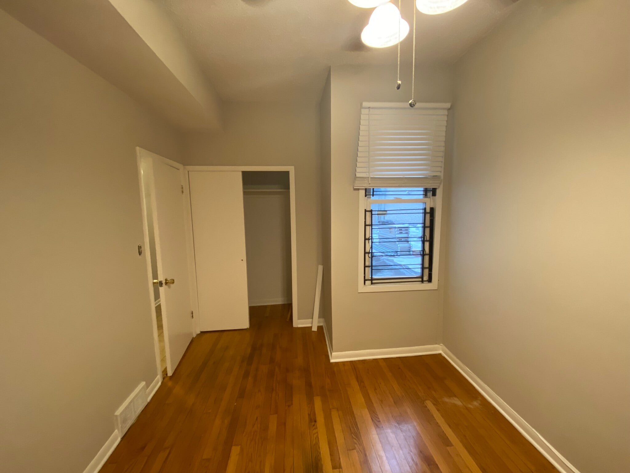 Building Photo - 4530 N Lincoln Ave