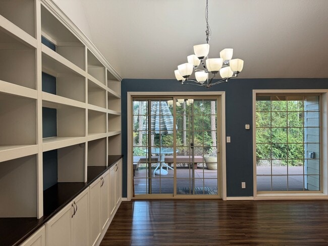 Building Photo - Poulsbo - perfectly charming 2 story with main floor primary suite