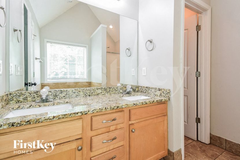 Building Photo - 161 Garrison Ct