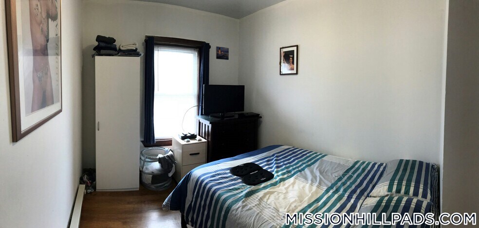 Building Photo - 121 George St