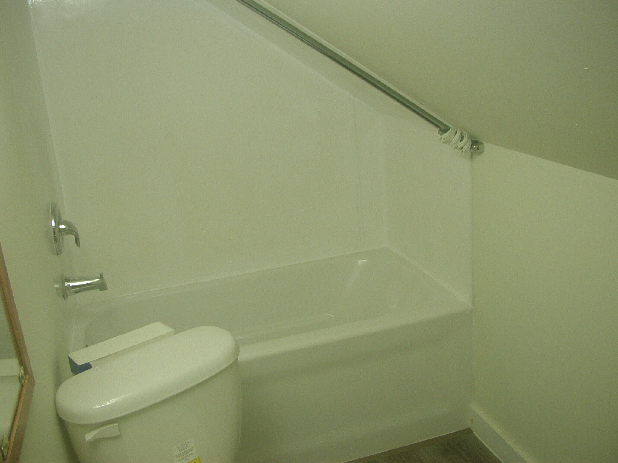 Building Photo - 241 E Ronning Ave