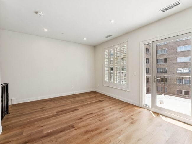 Building Photo - 1508 21st St NW