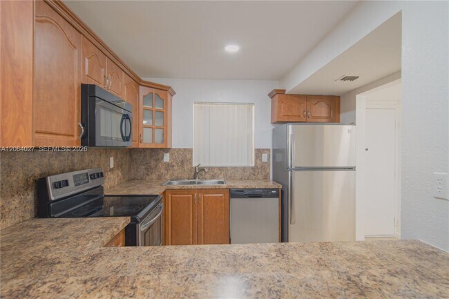 Building Photo - 2830 Riverside Dr