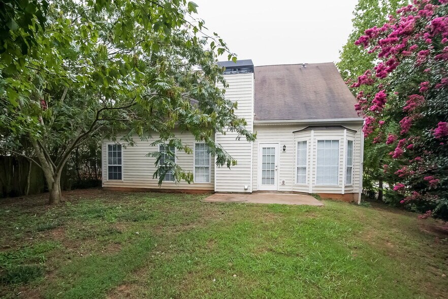 Building Photo - 384 Jasmine Dr