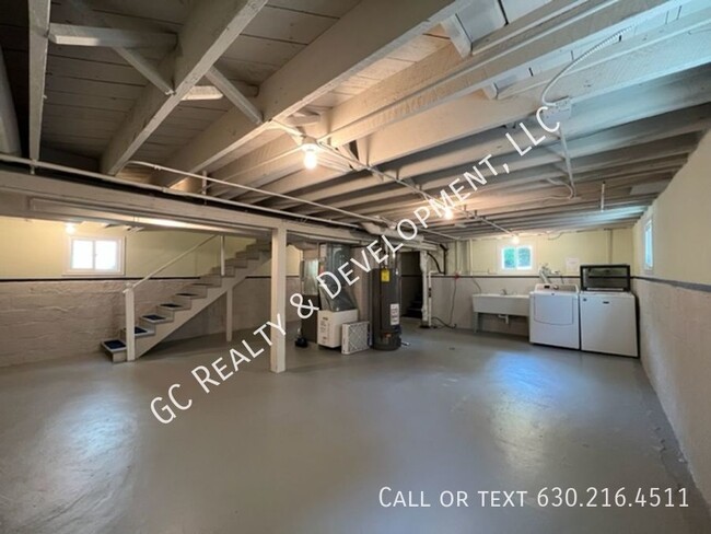 Building Photo - ***FULLY UPDATED / RIVER FOREST LOCATION /...