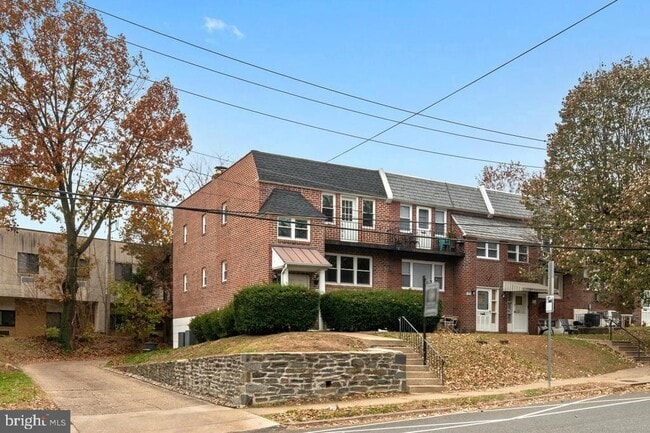 Building Photo - 2702 Cranston Rd