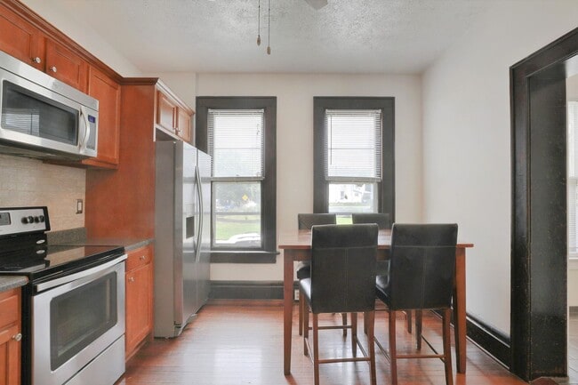 Building Photo - 43 E Blake Ave
