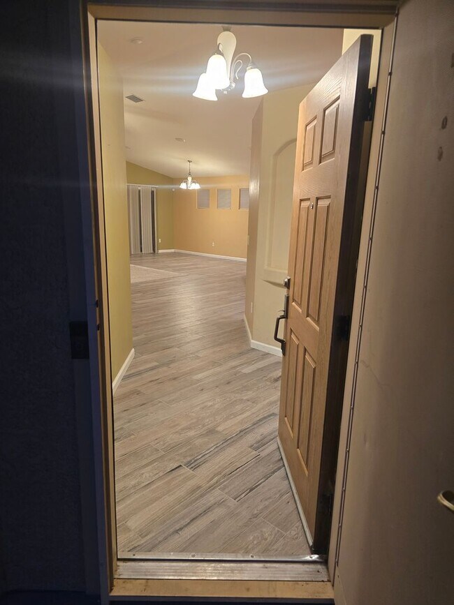 Building Photo - Beautiful 3 bedroom, 2 bath Home available