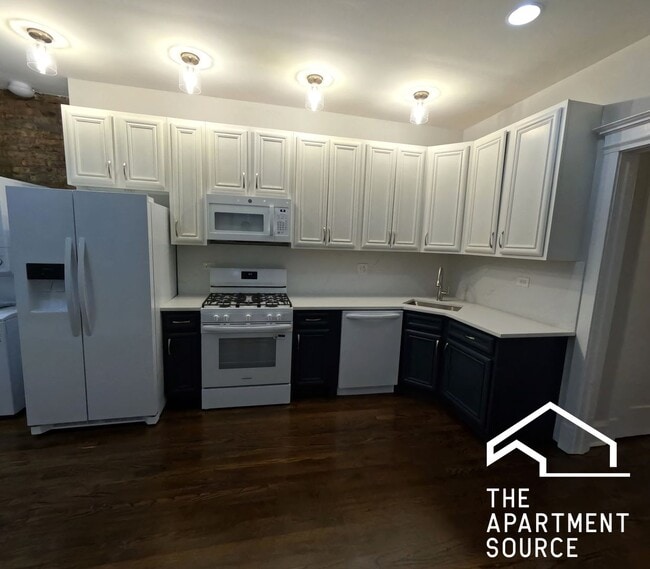 Building Photo - 810 W Cuyler Ave
