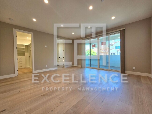 Building Photo - Brand New Build 5/5 Home & 2/2 Cottage - C...