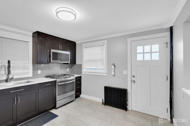 Building Photo - 20 Burnet St