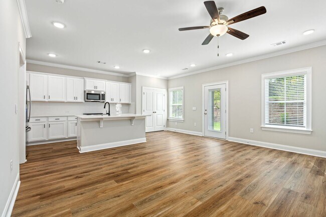 Building Photo - 917 Winslow Ct