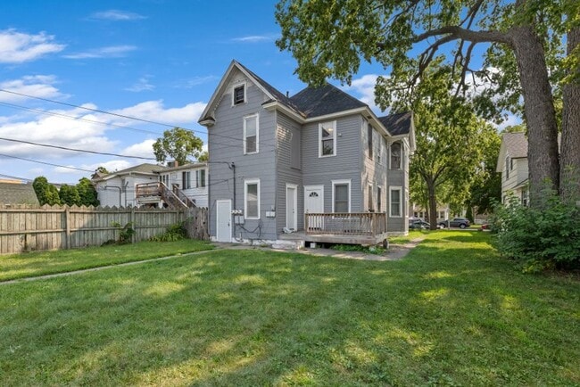 Building Photo - 1313 Avon St
