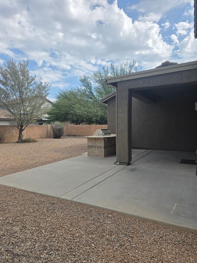 Building Photo - FREE RENT FOR OCTOBER AND $100 VISA GIFT C...